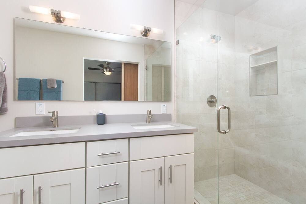 Photo of Bathroom in Roseville - Fleet Ridge