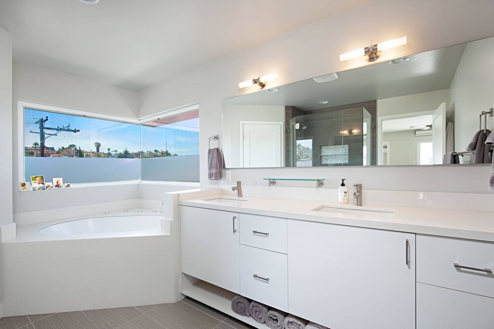 Photo of Bathroom in Roseville - Fleet Ridge