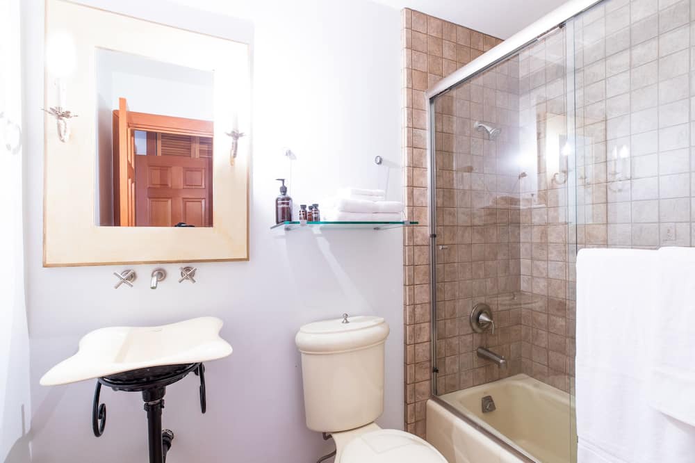 Photo of Bathroom in Western Malibu