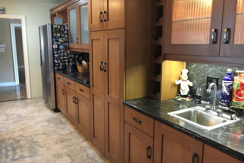 Photo of Kitchen in Canoga Park