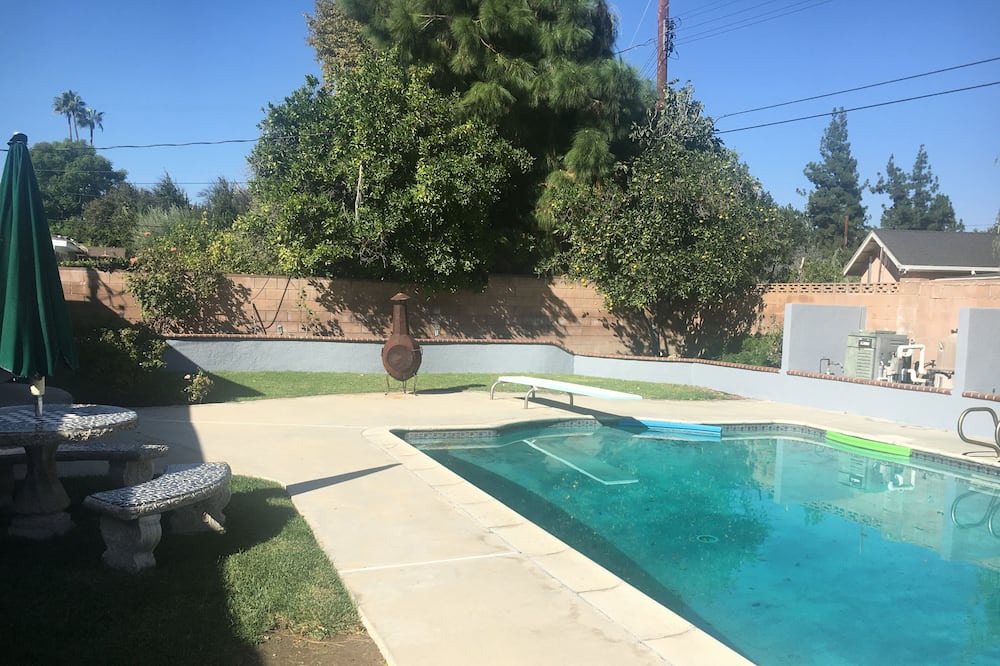 Photo of Outdoor in Canoga Park
