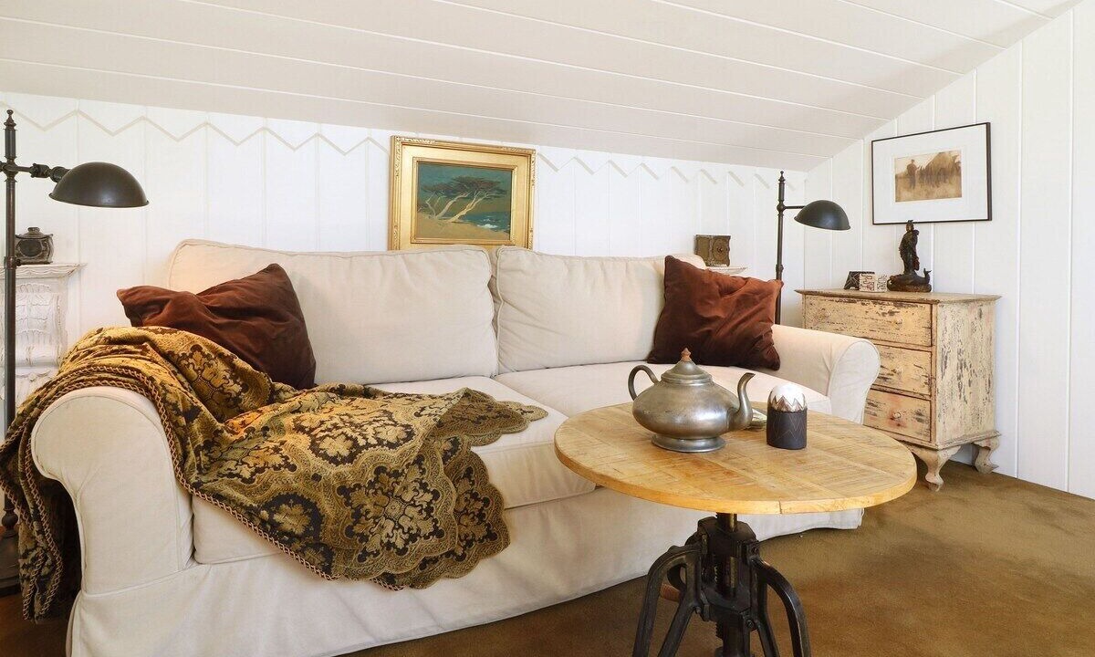Photo of Livingroom in Jenner