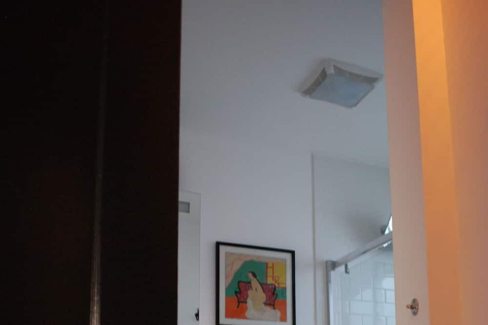 Photo of Bathroom in Ralph Bunche