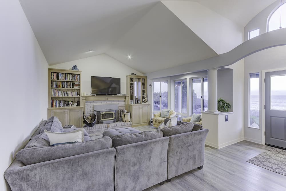 Photo of Livingroom in Gualala