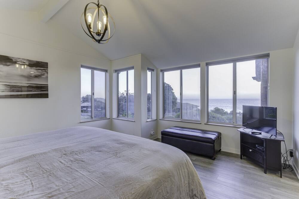 Photo of Bedroom in Gualala