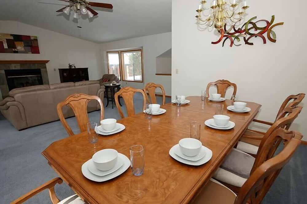 Photo of Livingroom in Highland Woods