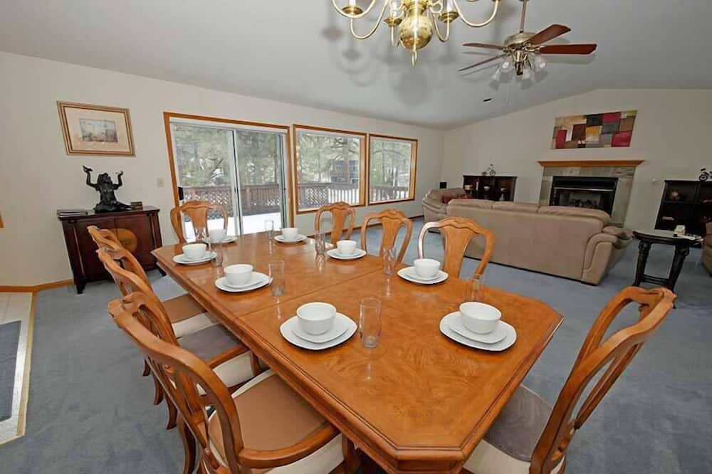 Photo of Livingroom in Highland Woods