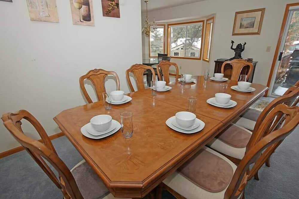 Photo of Livingroom in Highland Woods
