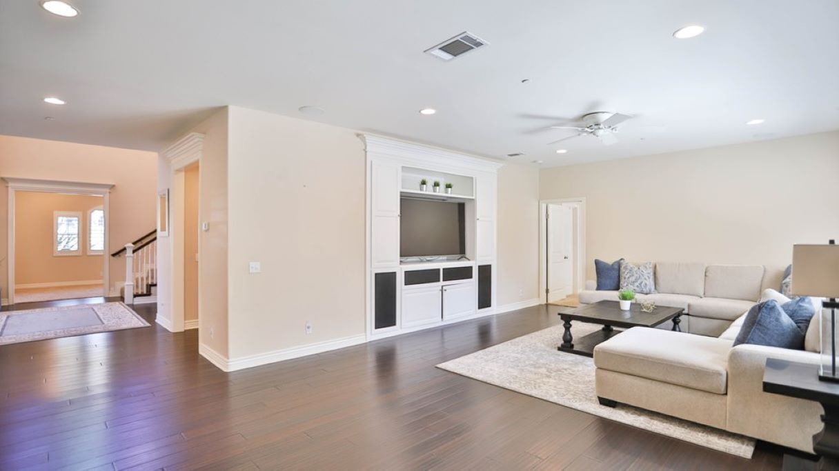 Photo of Livingroom in North Tustin