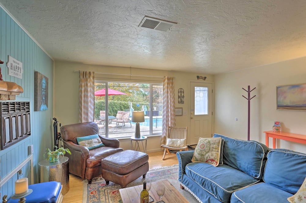 Photo of Livingroom in Willow Creek