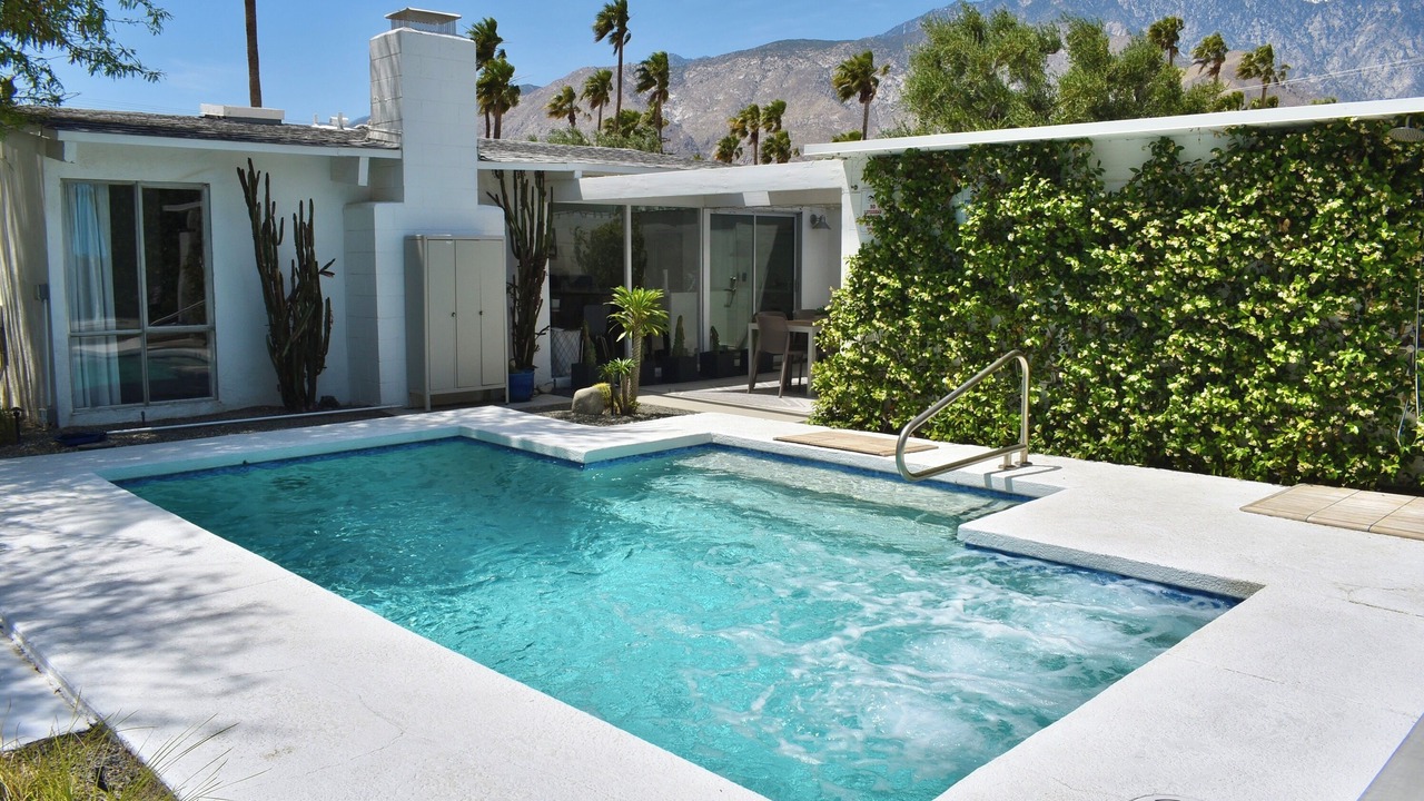 Photo of Outdoor in Racquet Club Estates