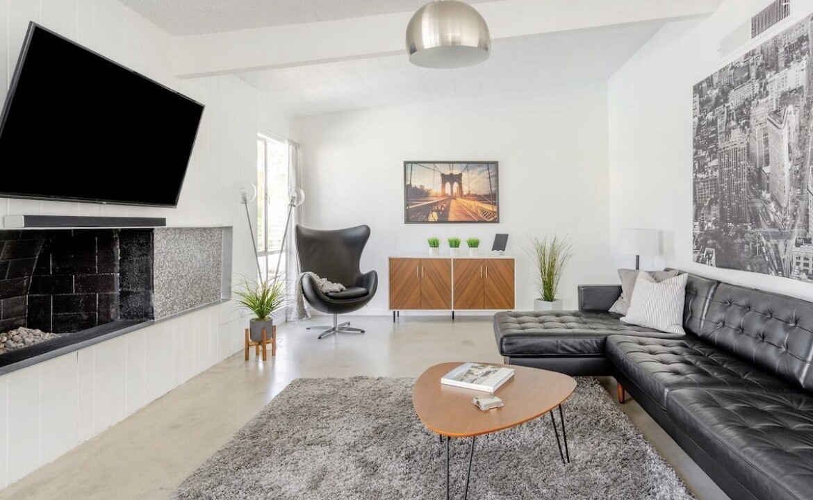 Photo of Livingroom in Racquet Club Estates