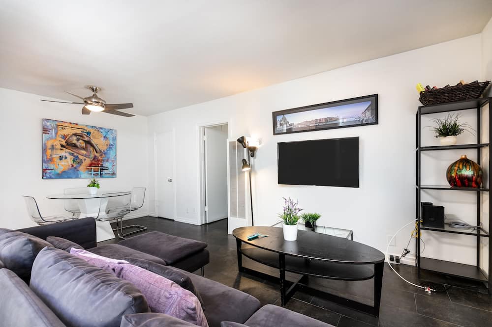 Photo of Livingroom in Culver - West