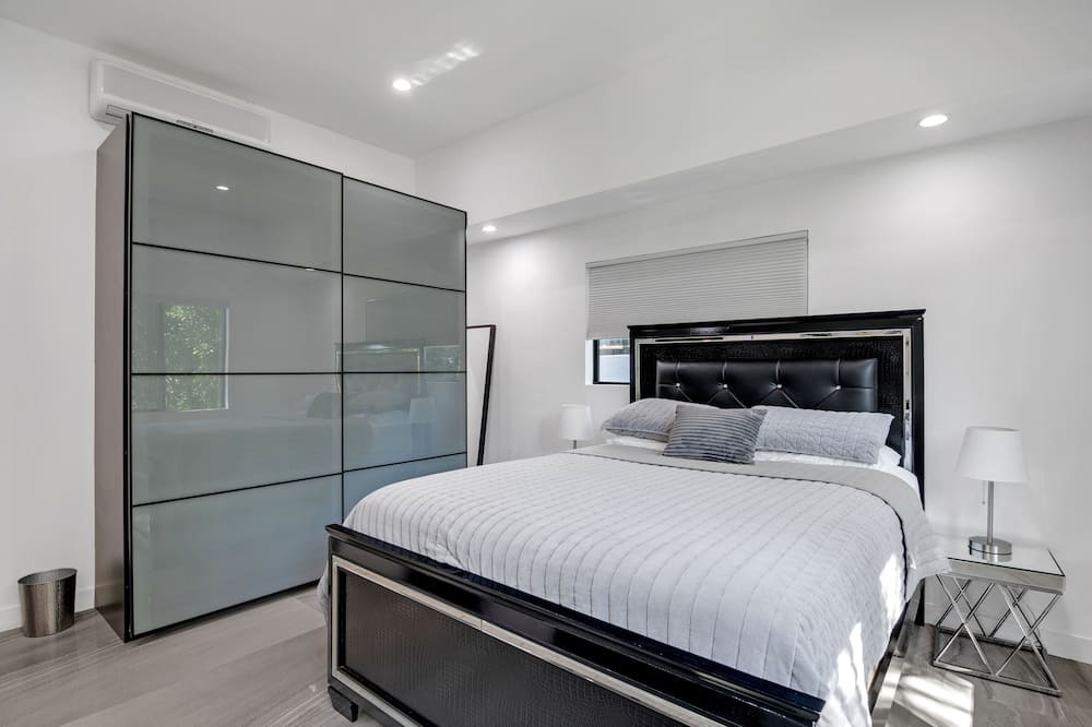 Photo of Bedroom in Greater Wilshire - Hancock Park