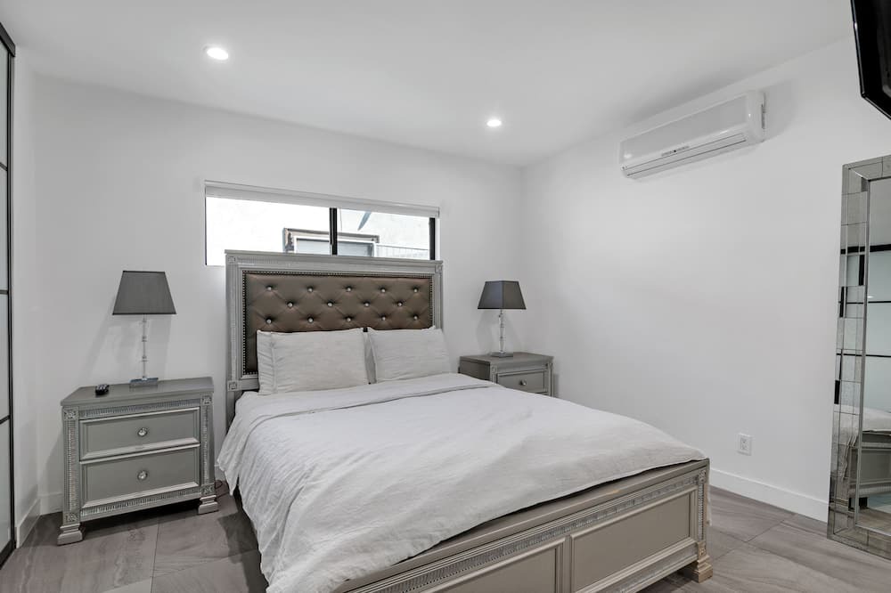 Photo of Bedroom in Greater Wilshire - Hancock Park