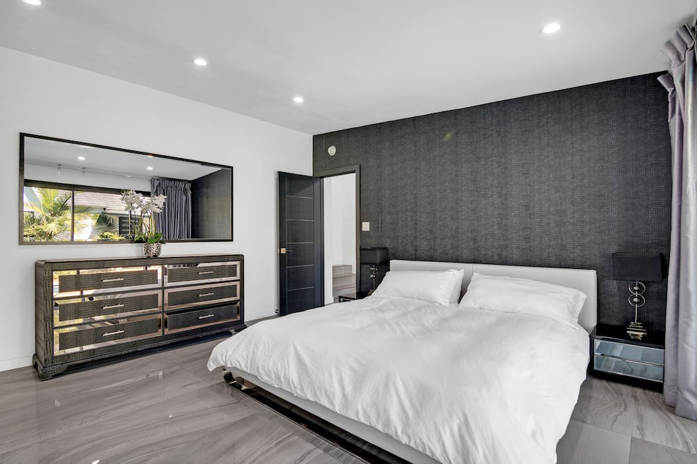 Photo of Bedroom in Greater Wilshire - Hancock Park