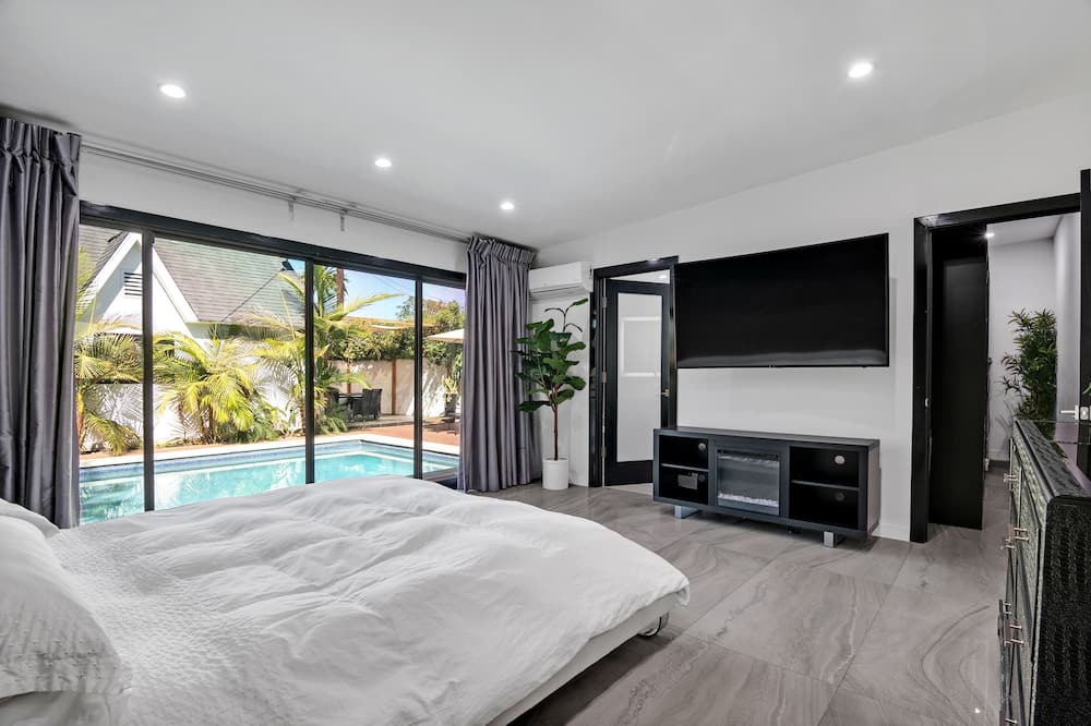 Photo of Bedroom in Greater Wilshire - Hancock Park