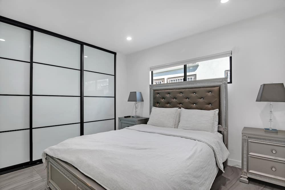 Photo of Bedroom in Greater Wilshire - Hancock Park