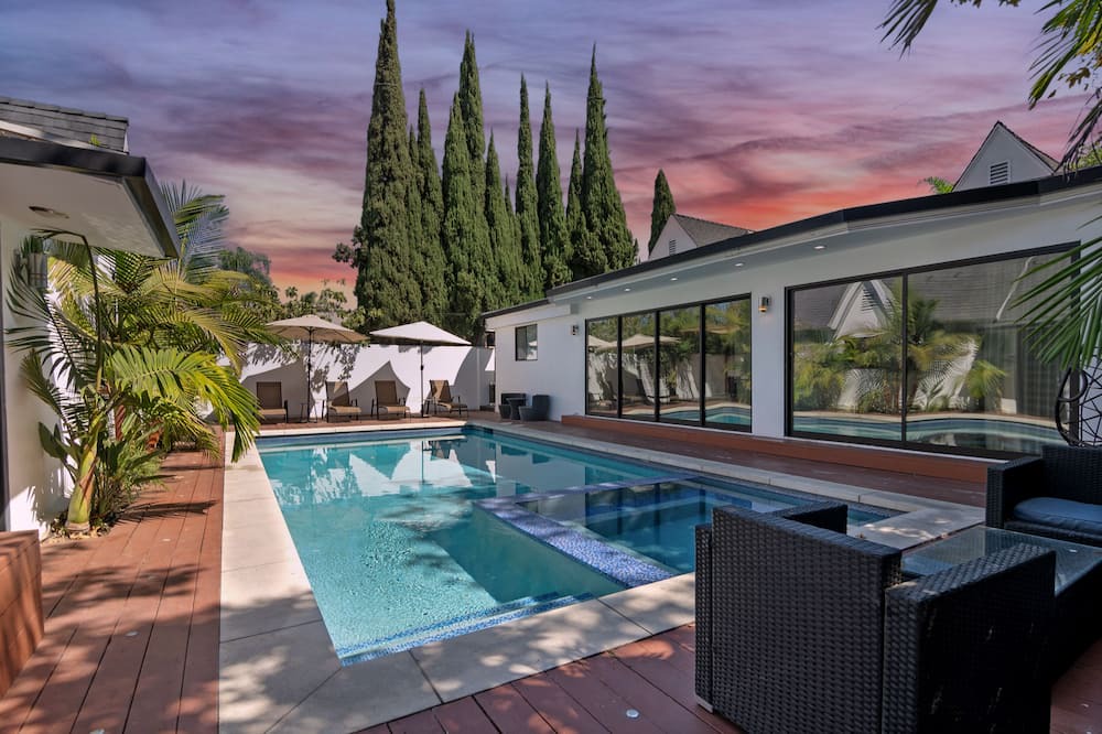 Photo of Outdoor in Greater Wilshire - Hancock Park