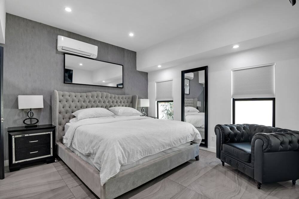 Photo of Bedroom in Greater Wilshire - Hancock Park
