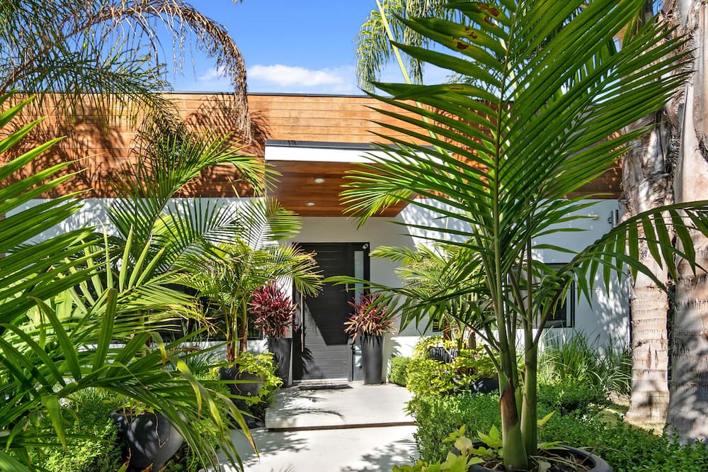 Photo of Outdoor in Greater Wilshire - Hancock Park