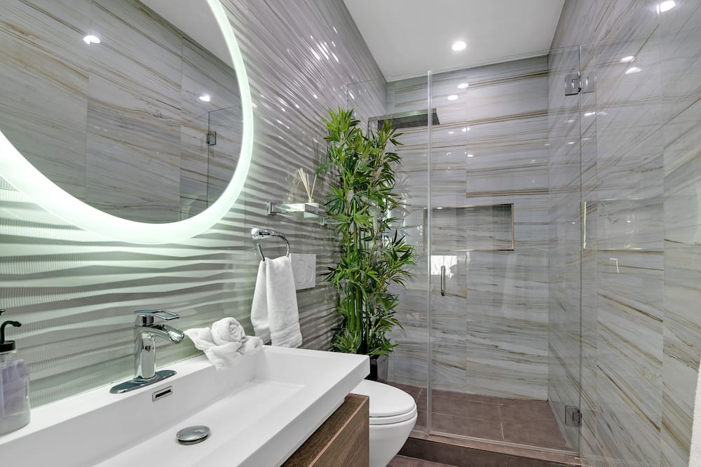 Photo of Bathroom in Greater Wilshire - Hancock Park