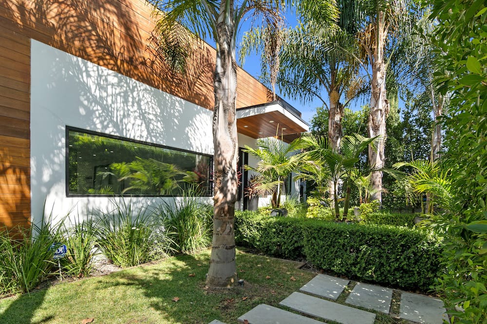 Photo of Outdoor in Greater Wilshire - Hancock Park