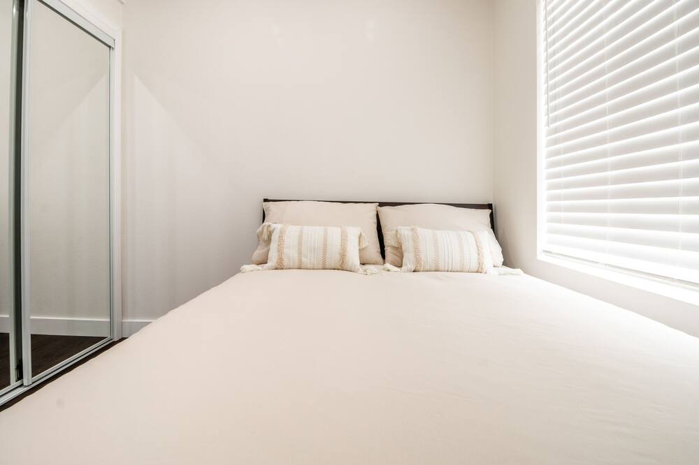 Photo of Bedroom in Mission Beach