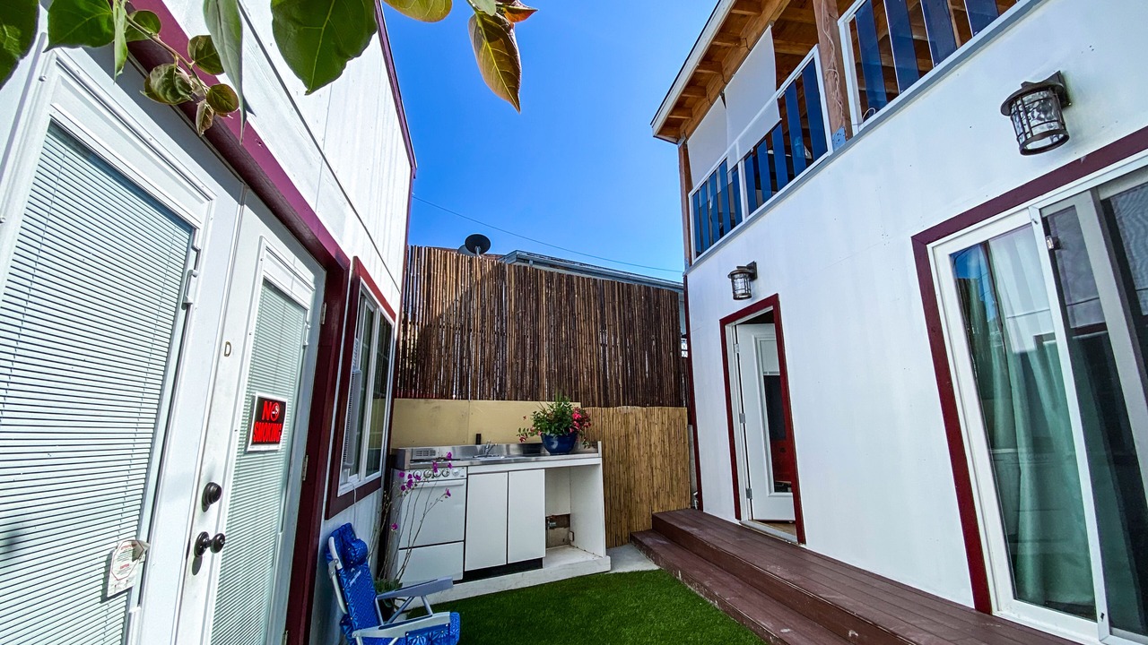 Photo of Outdoor in Wilshire