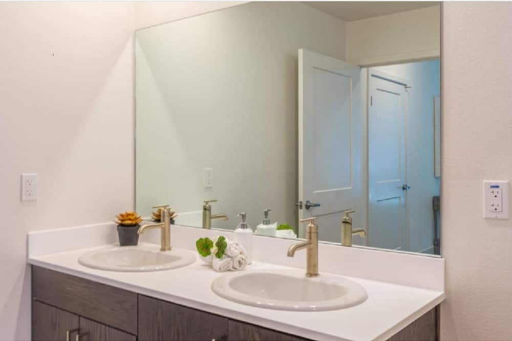 Photo of Bathroom in Oxnard