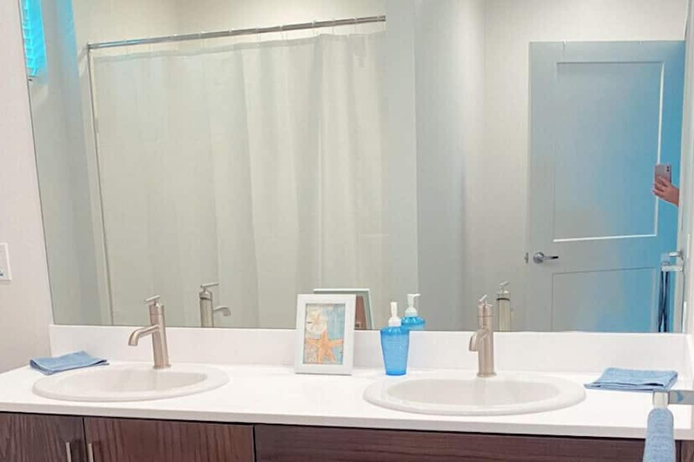 Photo of Bathroom in Oxnard