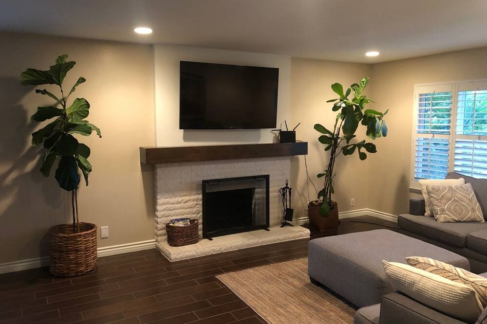 Photo of Livingroom in Fountain Valley