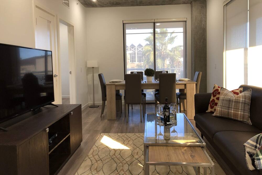 Photo of Livingroom in Downtown