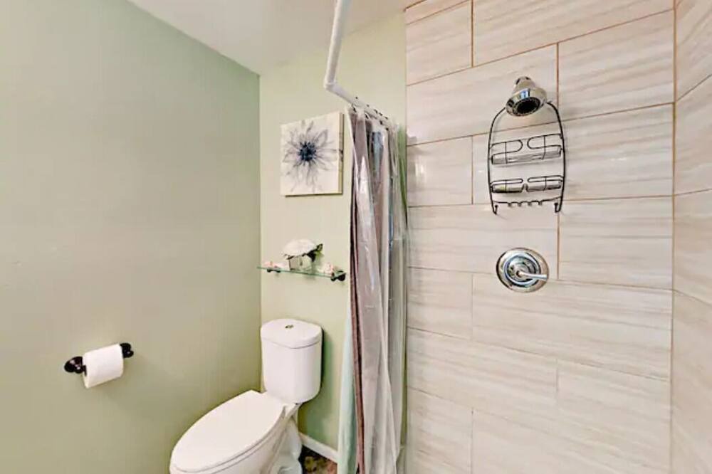 Photo of Bathroom in Bay Park
