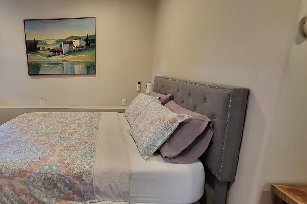 Photo of Bedroom in Agoura Hills