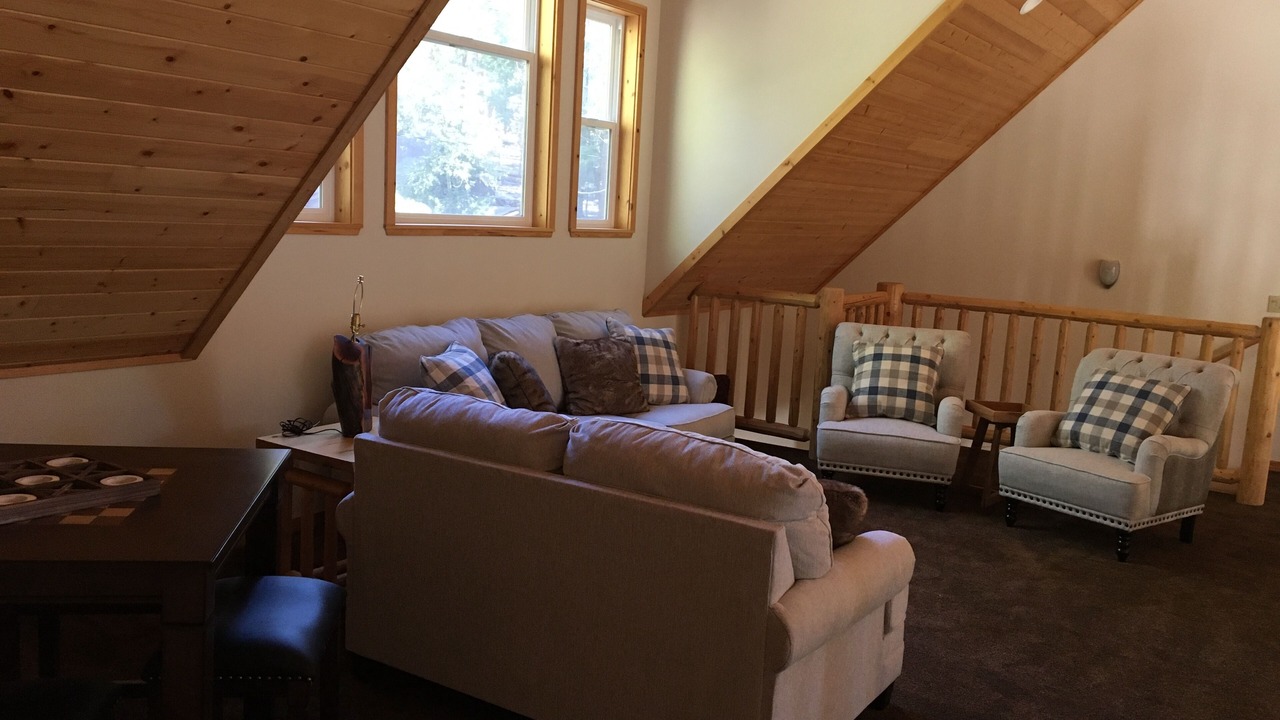 Photo of Livingroom in North Wawona