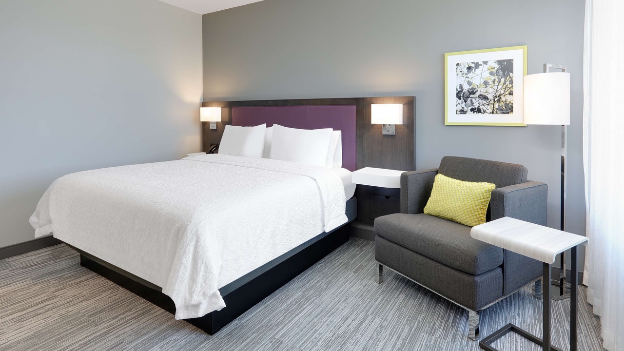 Photo of Bedroom in Lake Forest