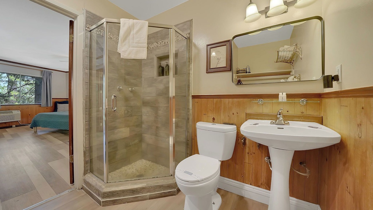 Photo of Bedroom in Fish Camp