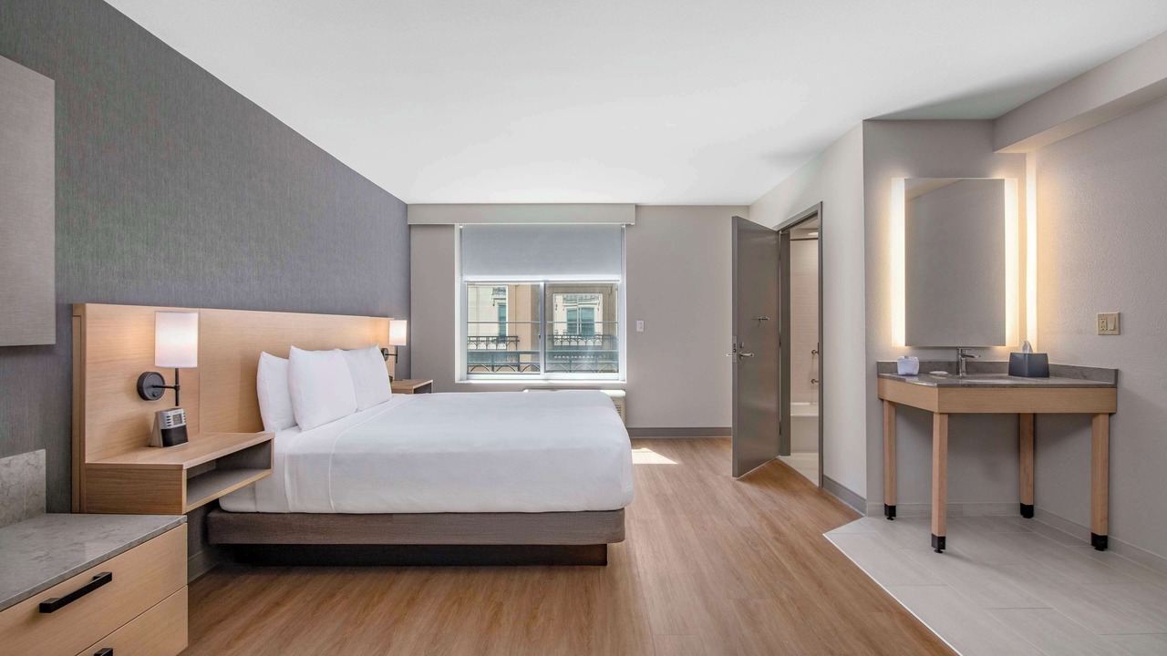 Photo of Bedroom in Downtown Riverside