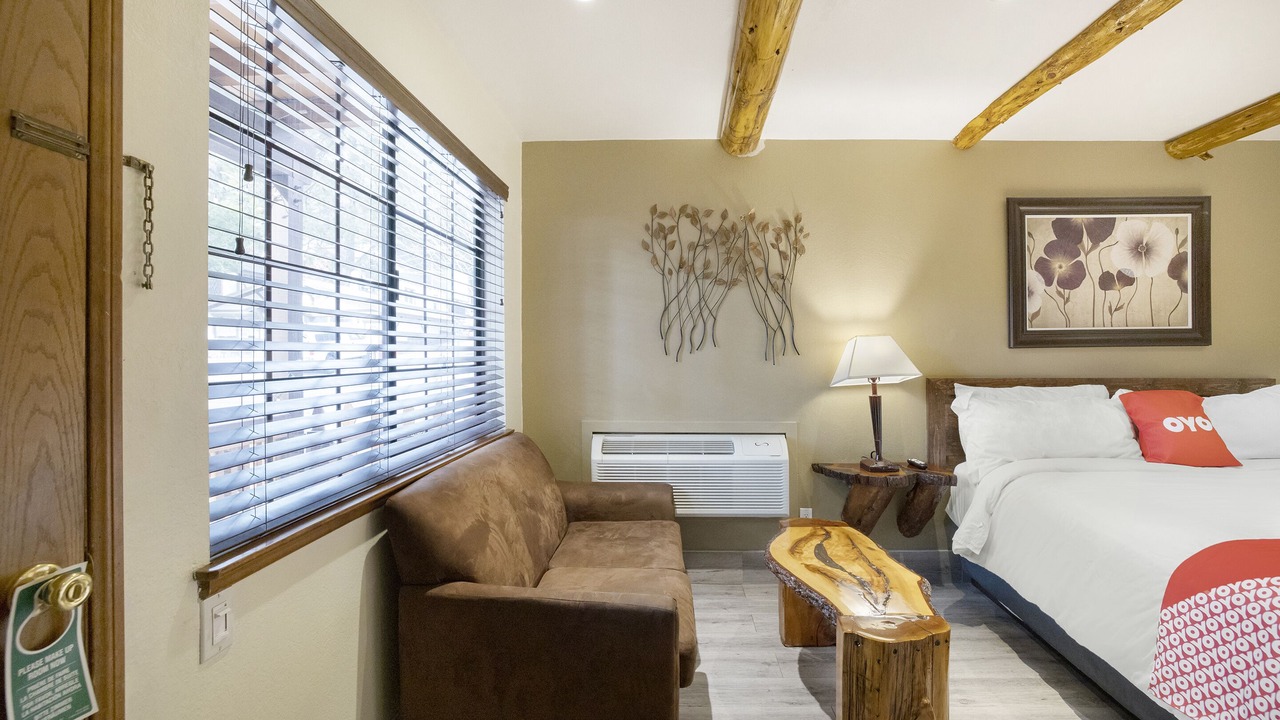 Photo of Bedroom in Crestline