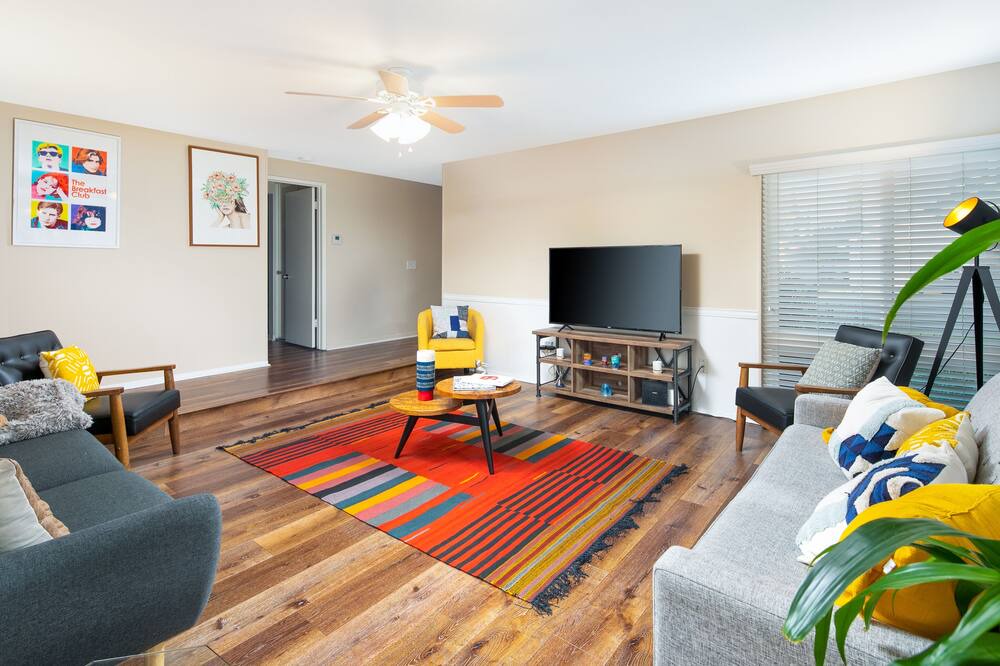 Photo of Livingroom in Fountain Valley