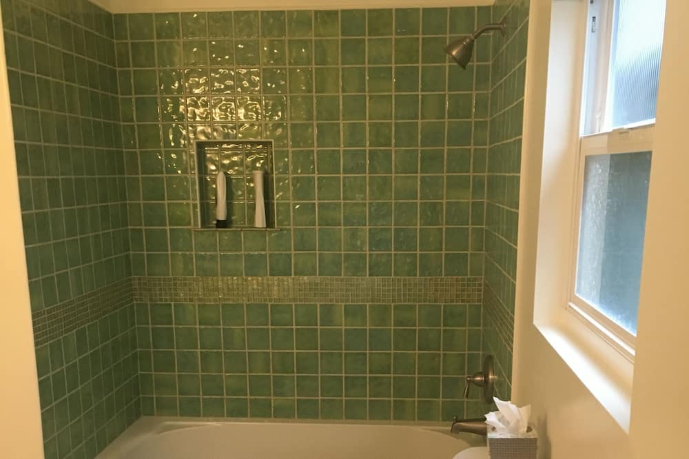 Photo of Bathroom in Sunset Park