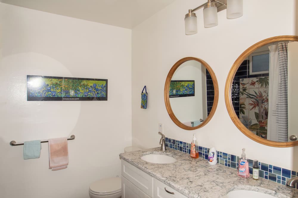Photo of Bathroom in Sunset Park