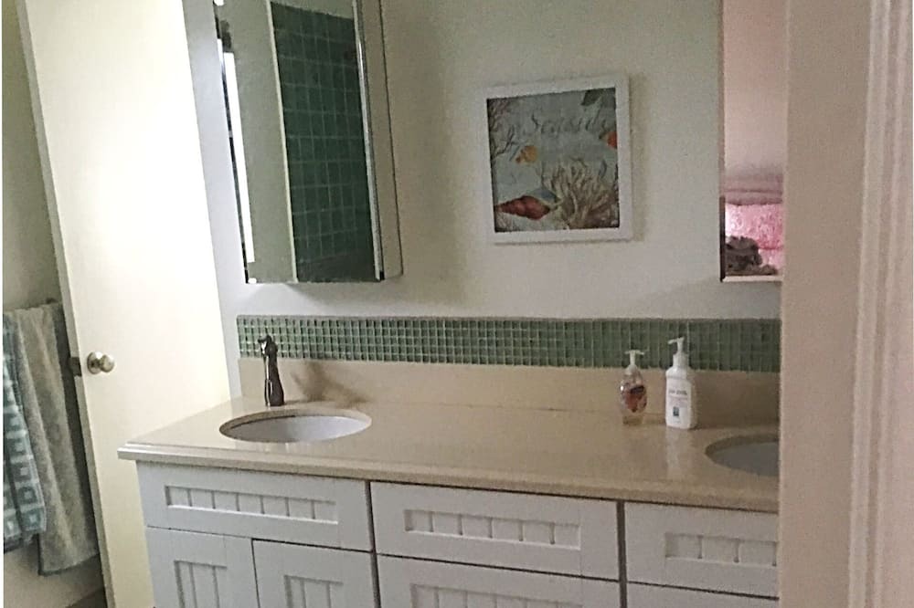 Photo of Bathroom in Sunset Park