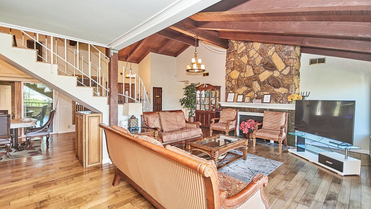 Photo of Livingroom in Walnut
