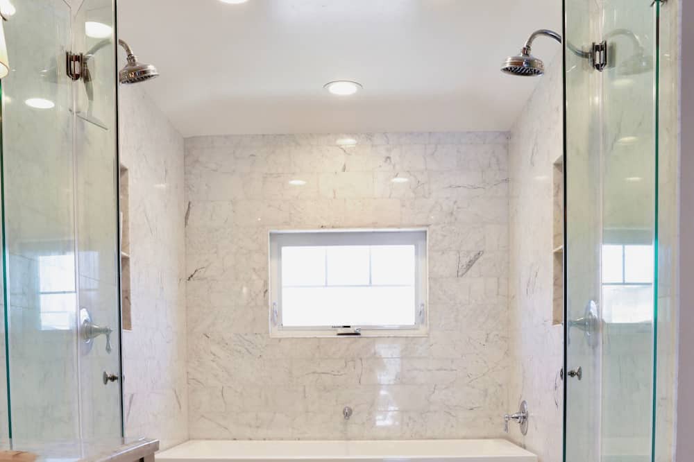 Photo of Bathroom in Peninsula