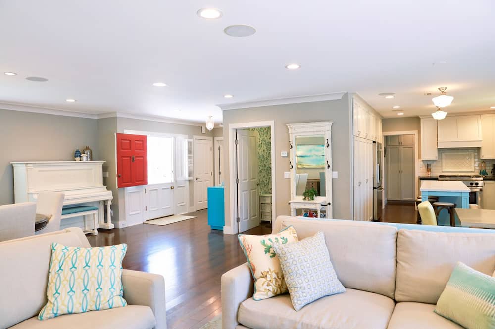 Photo of Livingroom in Peninsula