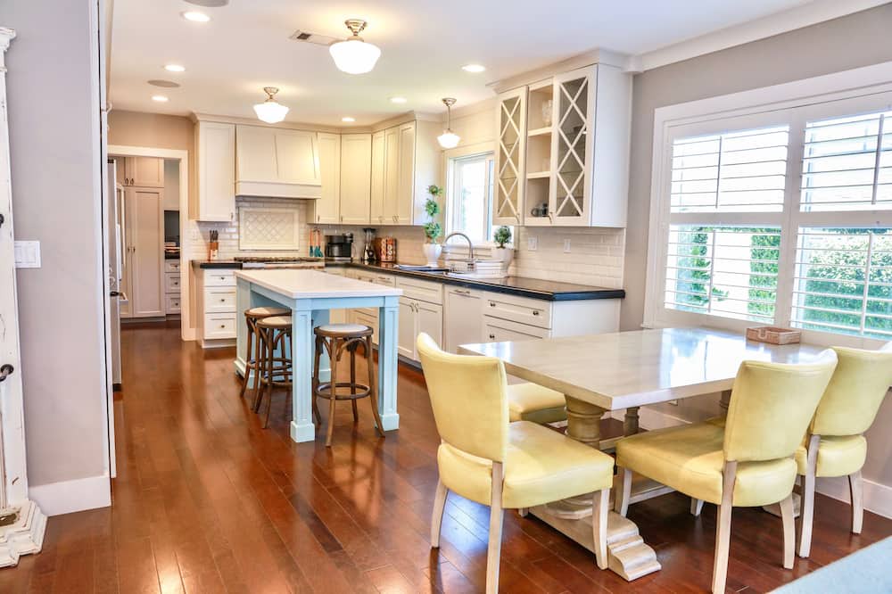 Photo of Kitchen in Peninsula