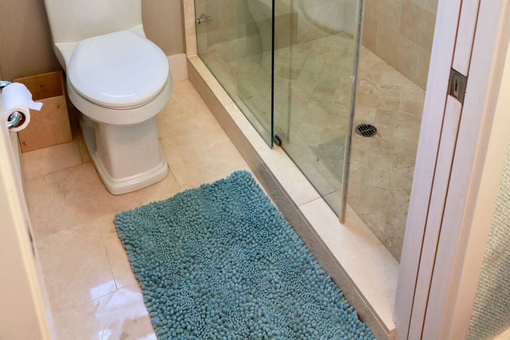 Photo of Bathroom in Peninsula