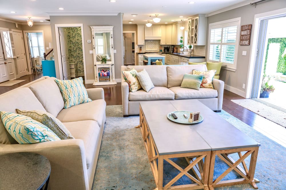 Photo of Livingroom in Peninsula